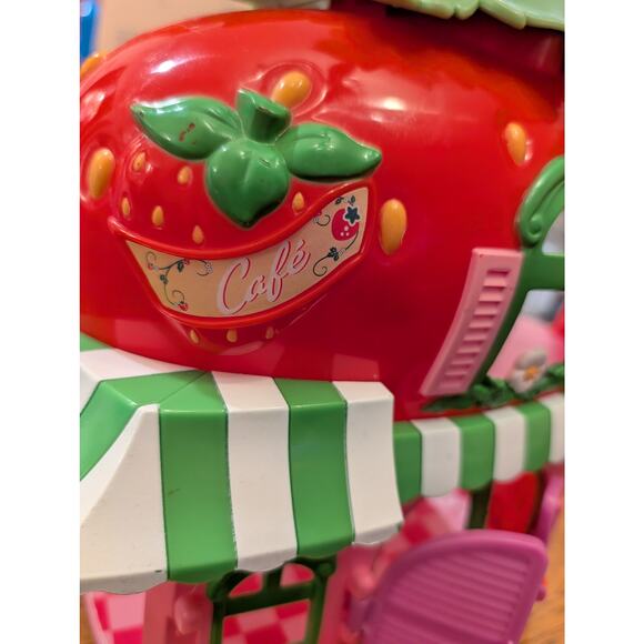 Strawberry Shortcake Berry Cafe Playset - Picture 11 of 11